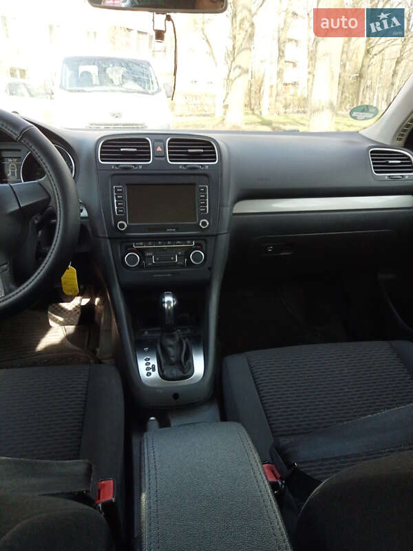 Универсал Volkswagen Golf 2012 в Ровно