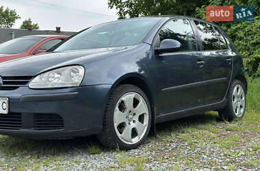 Хетчбек Volkswagen Golf 2004 в Звягелі