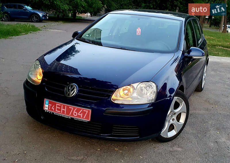 Хэтчбек Volkswagen Golf 2005 в Днепре