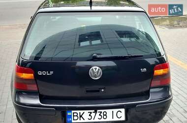 Хэтчбек Volkswagen Golf 2001 в 
