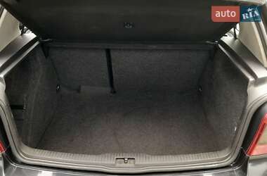 Хэтчбек Volkswagen Golf 2001 в 