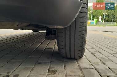 Хэтчбек Volkswagen Golf 2001 в 