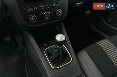 Хэтчбек Volkswagen Golf 2008 в 