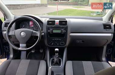 Хэтчбек Volkswagen Golf 2008 в 