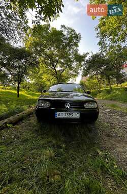 Хэтчбек Volkswagen Golf 2000 в Черновцах