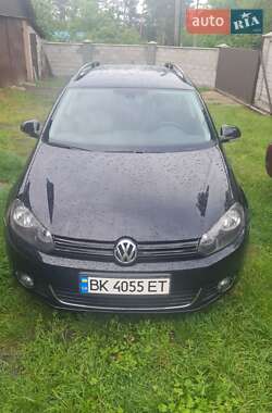 Універсал Volkswagen Golf 2012 в Вараші