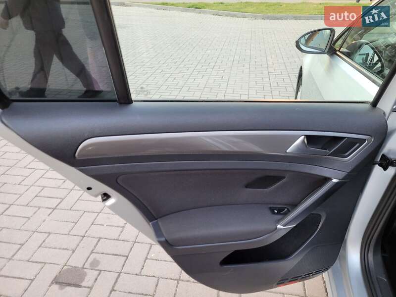 Універсал Volkswagen Golf 2018 в Черкасах