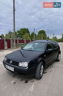 Хетчбек Volkswagen Golf 2001 в Сарнах