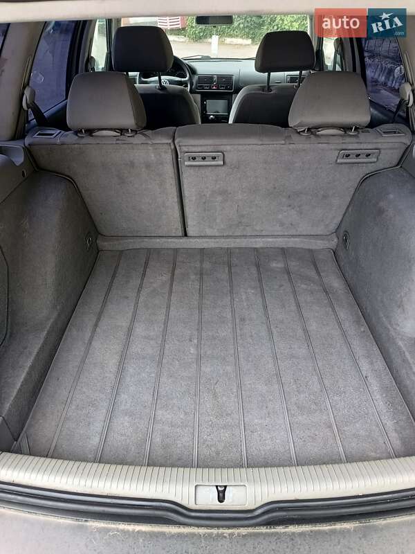 Универсал Volkswagen Golf 2000 в Млинове