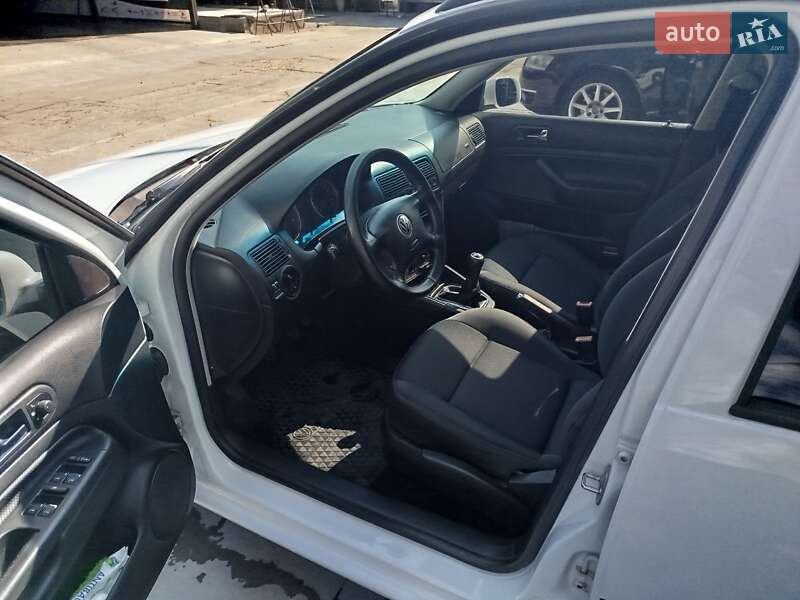 Универсал Volkswagen Golf 2001 в Светловодске