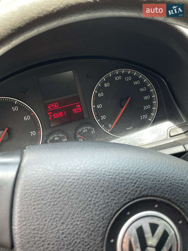 Хэтчбек Volkswagen Golf 2005 в Хотине