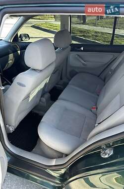 Хетчбек Volkswagen Golf 1999 в 
