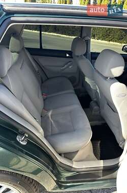 Хетчбек Volkswagen Golf 1999 в 