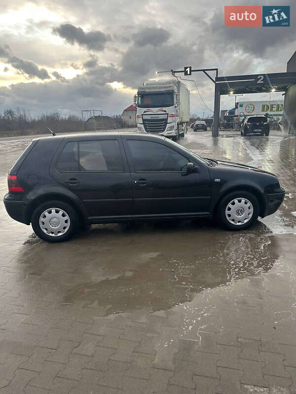 Хетчбек Volkswagen Golf 2000 в Івано-Франківську