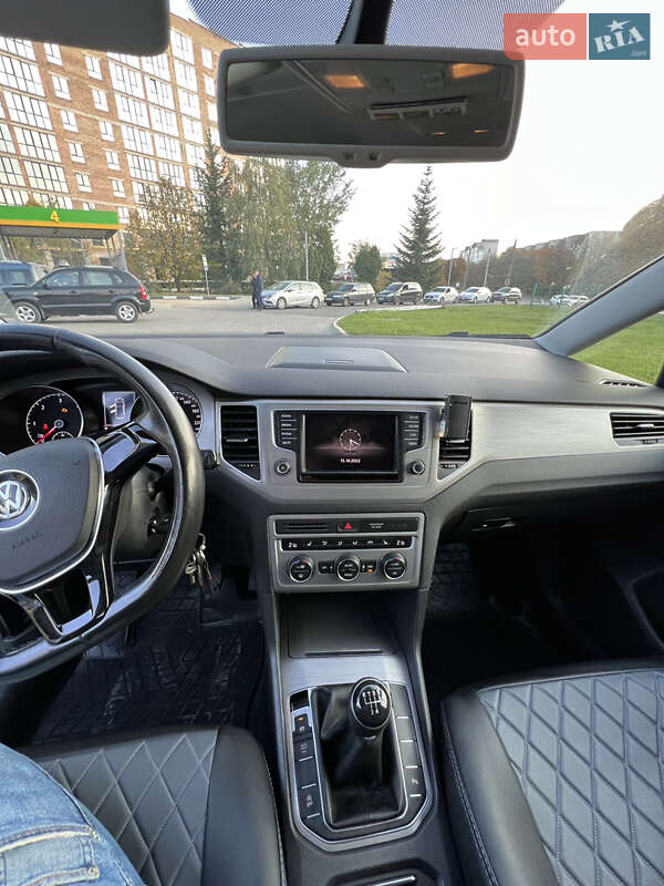 Хетчбек Volkswagen Golf 2015 в Луцьку