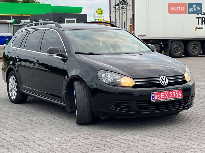 Універсал Volkswagen Golf 2011 в Радивиліві