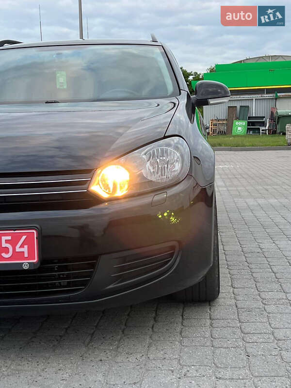 Універсал Volkswagen Golf 2011 в Радивиліві