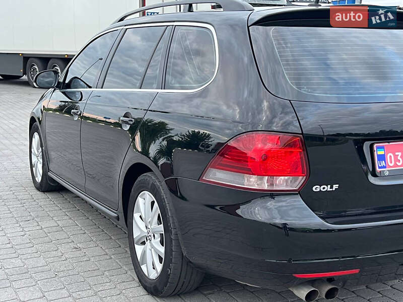 Універсал Volkswagen Golf 2011 в Радивиліві