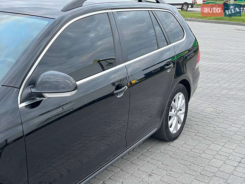 Універсал Volkswagen Golf 2011 в Радивиліві