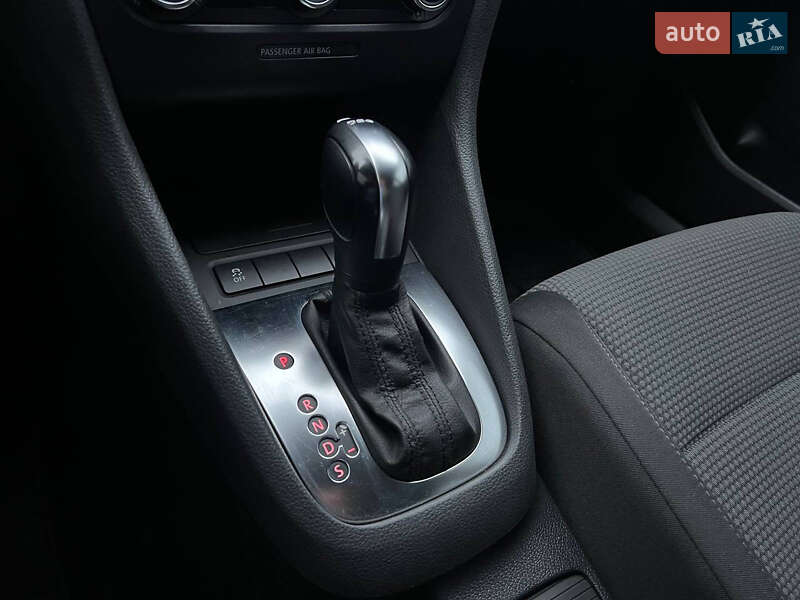 Універсал Volkswagen Golf 2011 в Радивиліві