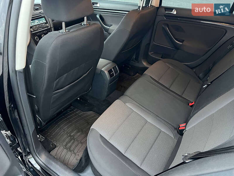 Універсал Volkswagen Golf 2011 в Радивиліві