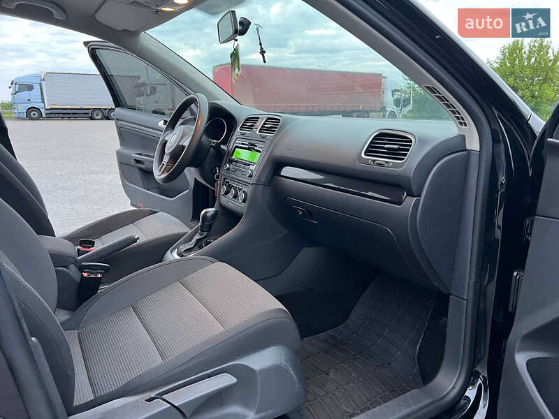 Універсал Volkswagen Golf 2011 в Радивиліві