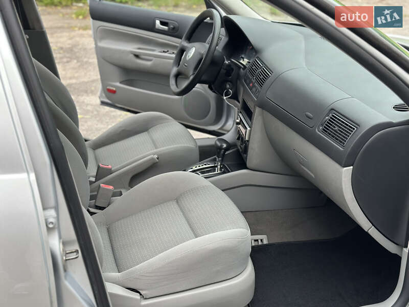 Універсал Volkswagen Golf 2003 в Луцьку