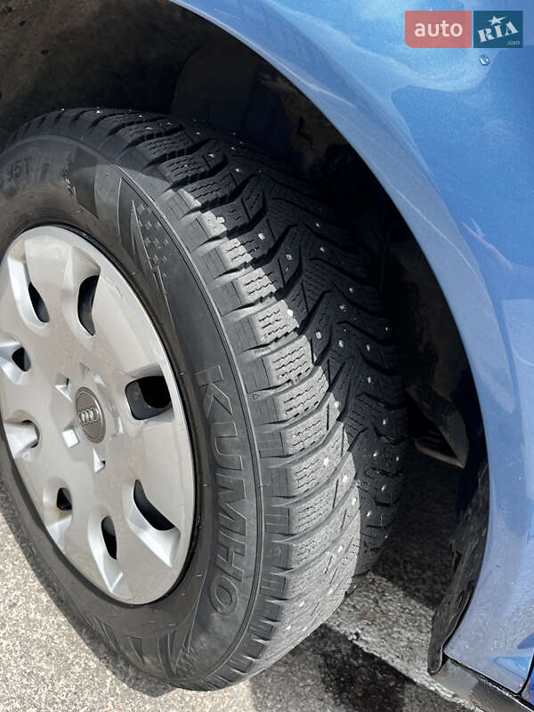 Хетчбек Volkswagen Golf 2002 в Сарнах