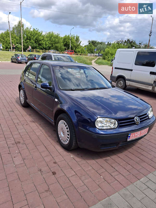 Хэтчбек Volkswagen Golf 2002 в 