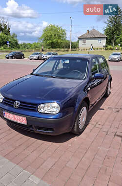 Хэтчбек Volkswagen Golf 2002 в 