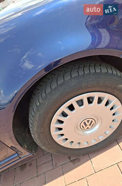 Хэтчбек Volkswagen Golf 2002 в 