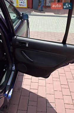 Хэтчбек Volkswagen Golf 2002 в 