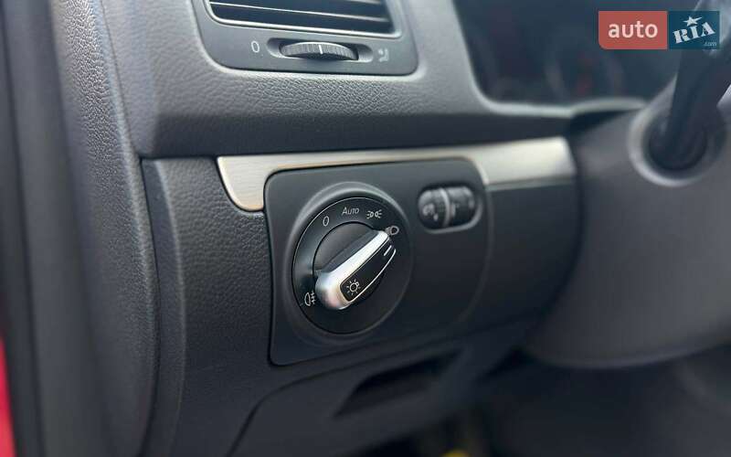 Хетчбек Volkswagen Golf 2004 в Івано-Франківську