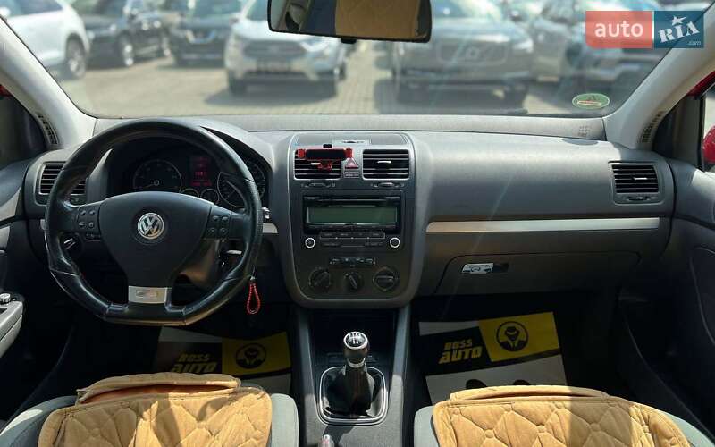 Хетчбек Volkswagen Golf 2004 в Івано-Франківську