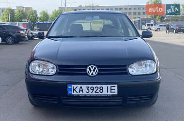 Хэтчбек Volkswagen Golf 2002 в 