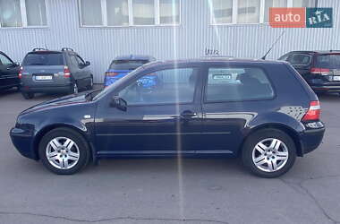 Хэтчбек Volkswagen Golf 2002 в 
