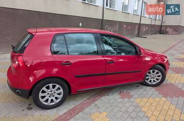 Хэтчбек Volkswagen Golf 2005 в 