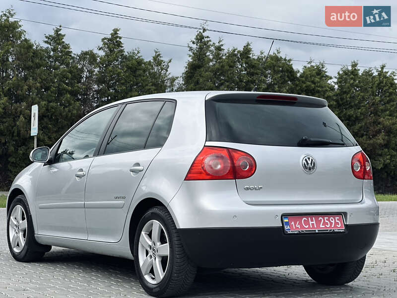 Хетчбек Volkswagen Golf 2008 в Львові