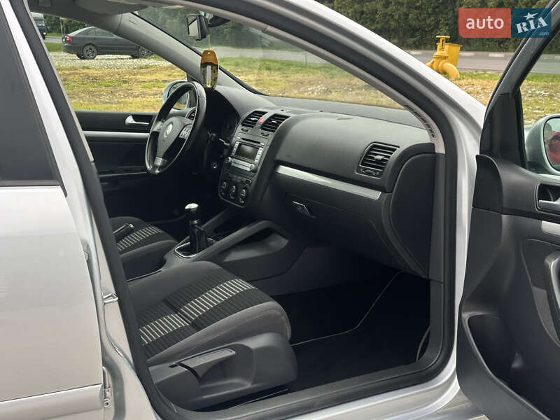 Хетчбек Volkswagen Golf 2008 в Львові