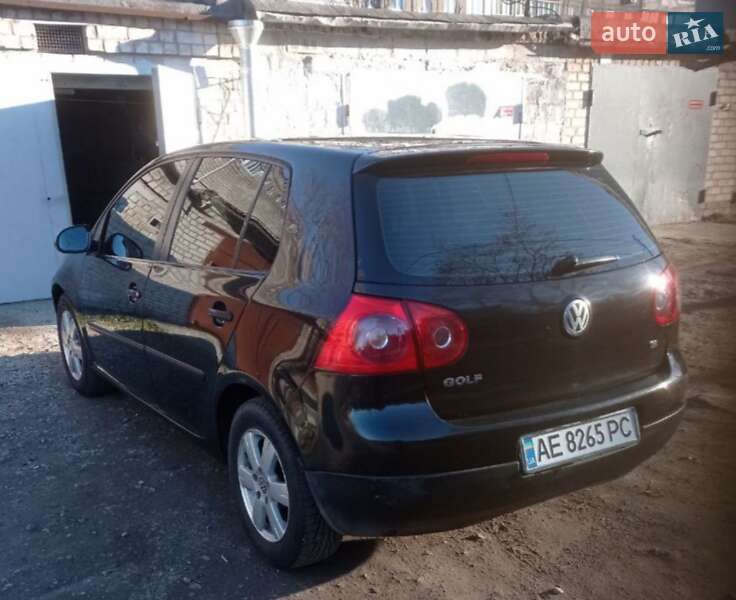 Хэтчбек Volkswagen Golf 2004 в Днепре