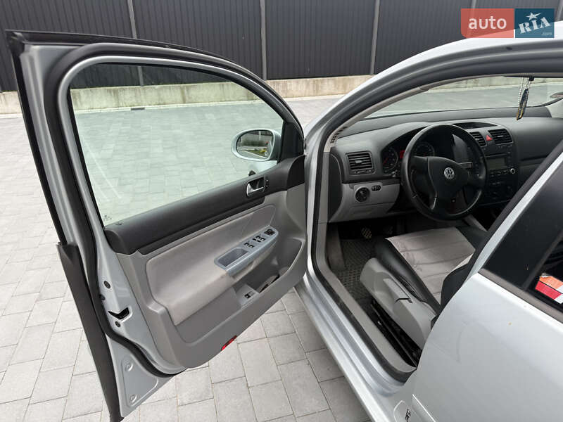 Хэтчбек Volkswagen Golf 2006 в Ивано-Франковске