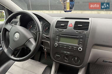 Хэтчбек Volkswagen Golf 2006 в 