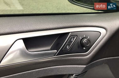 Хэтчбек Volkswagen Golf 2014 в 