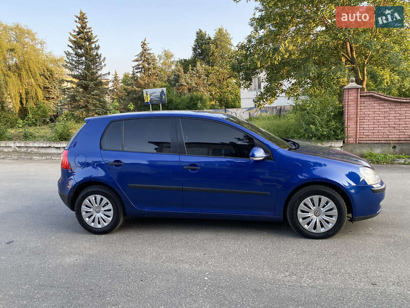 Хетчбек Volkswagen Golf 2004 в Івано-Франківську