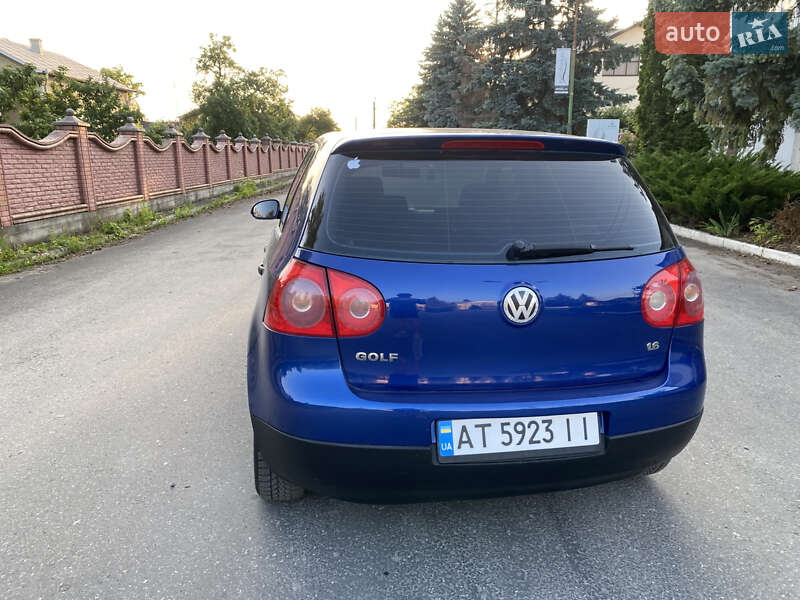 Хетчбек Volkswagen Golf 2004 в Івано-Франківську