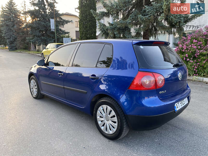 Хетчбек Volkswagen Golf 2004 в Івано-Франківську