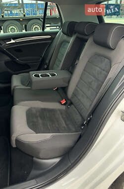Хэтчбек Volkswagen Golf 2014 в 