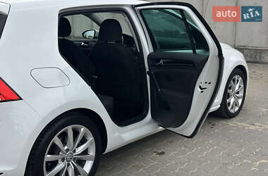 Хэтчбек Volkswagen Golf 2014 в 