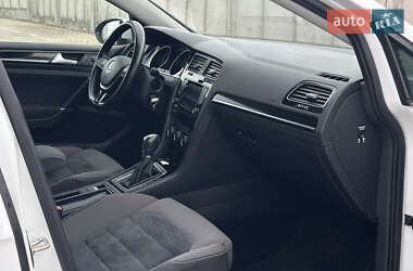 Хэтчбек Volkswagen Golf 2014 в 