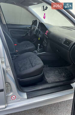 Хэтчбек Volkswagen Golf 1998 в 